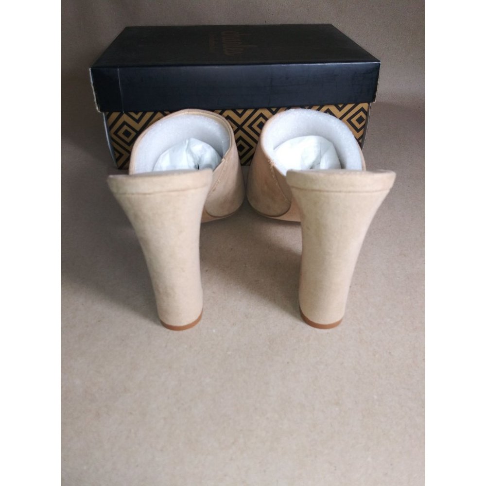 Charles By Charles David Hector Heeled Sandals Size 9.5 Color: Nude - Picture 2 of 5